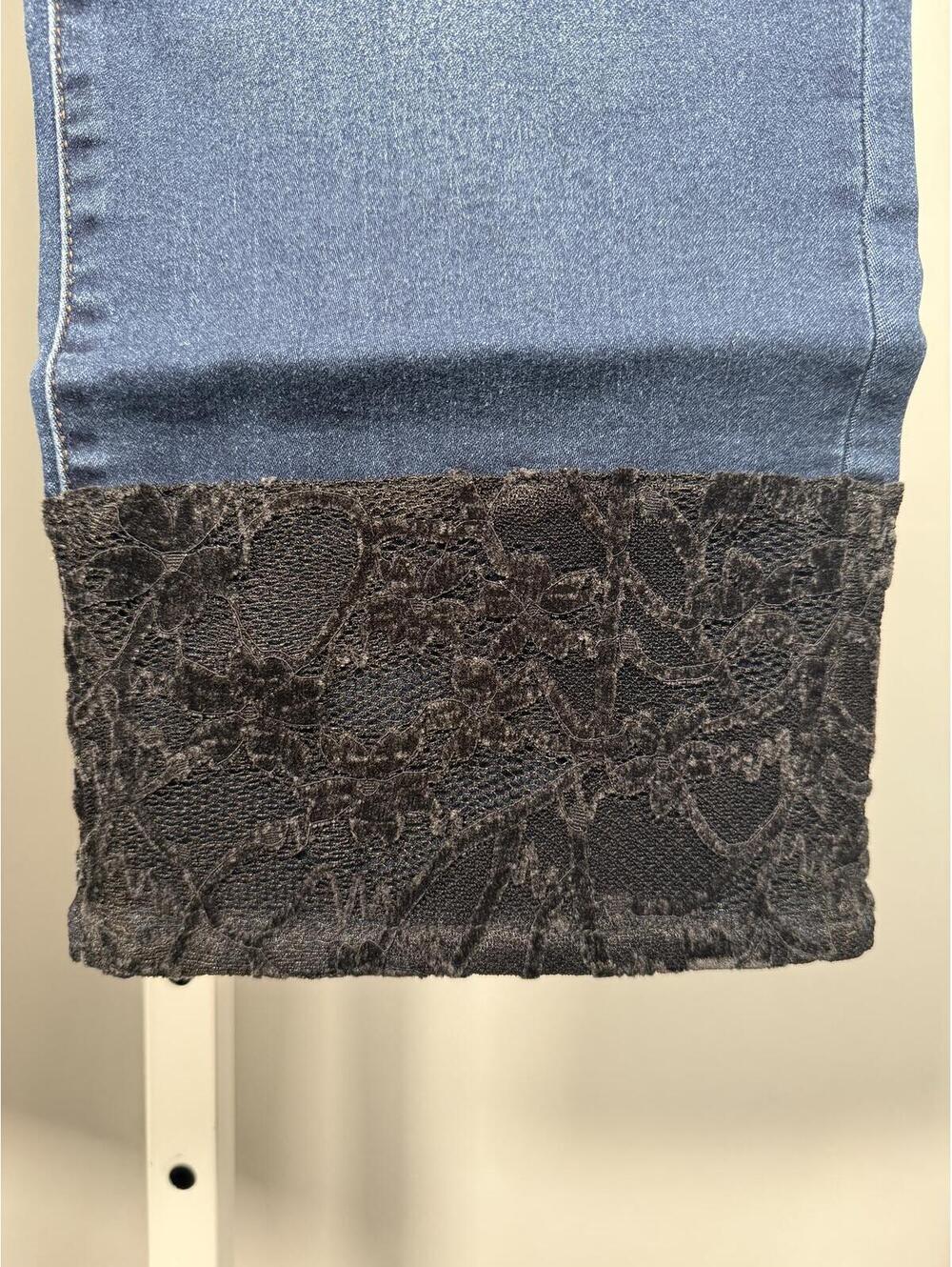 NWT G by Giuliana Black Label Straight Lace Hem Jeans Size 10 - Picture 4 of 6